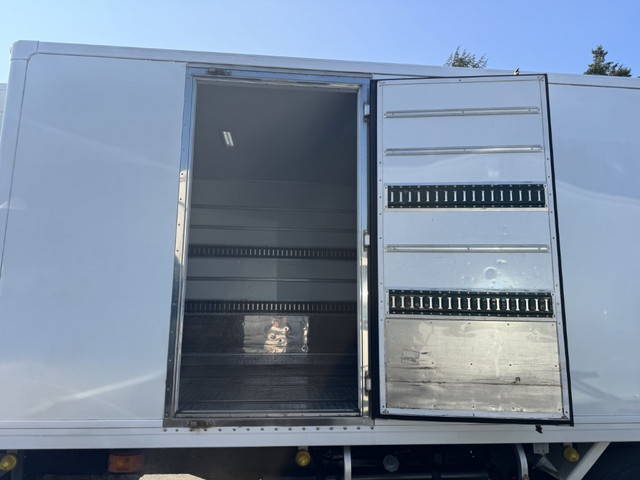 いすゞフォワード冷凍車（冷蔵車）中型（4t）[写真07]