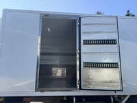 いすゞフォワード冷凍車（冷蔵車）中型（4t）[写真08]