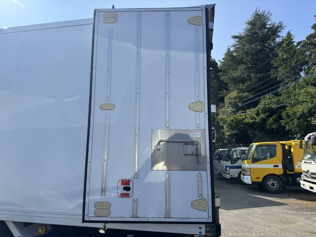 いすゞフォワード冷凍車（冷蔵車）中型（4t）[写真08]