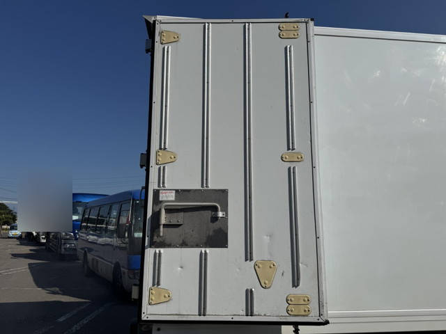 いすゞフォワード冷凍車（冷蔵車）中型（4t）[写真09]