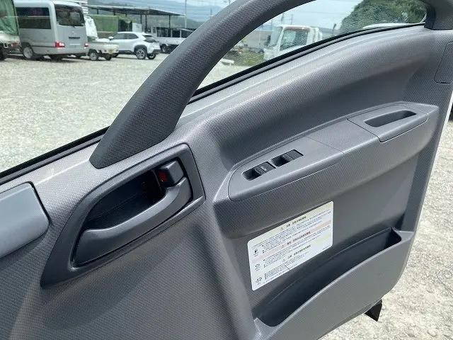 いすゞエルフ平ボディ小型（2t・3t）[写真32]