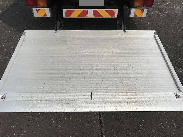 いすゞフォワードアルミウイング中型（4t）[写真36]