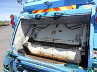 いすゞフォワードパッカー車（塵芥車）増トン（6t・8t）[写真07]