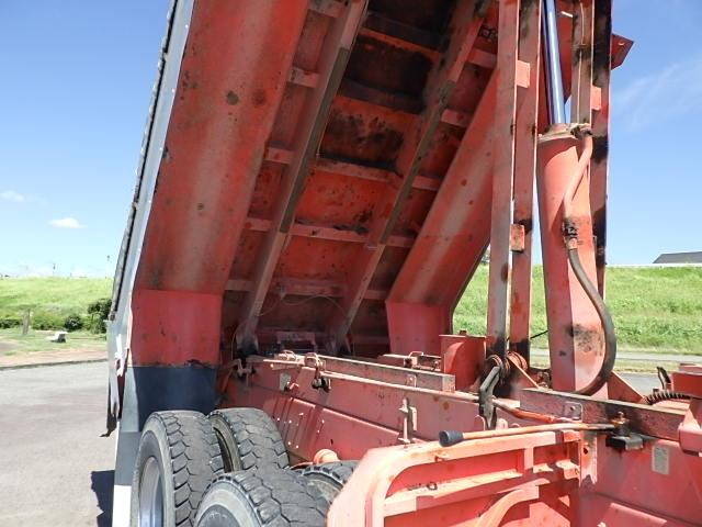 いすゞギガダンプ大型（10t）[写真11]