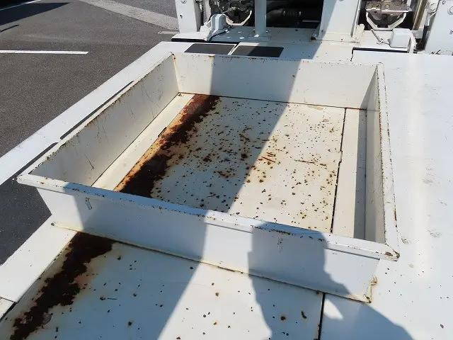 いすゞエルフ高所作業車小型（2t・3t）[写真17]