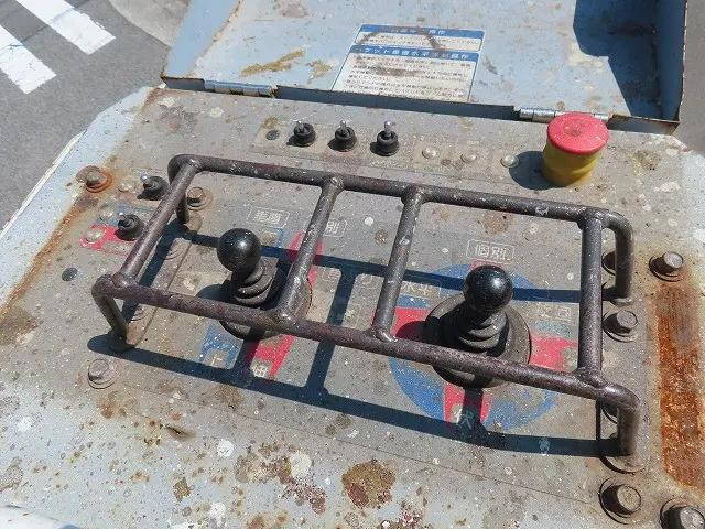 いすゞエルフ高所作業車小型（2t・3t）[写真21]