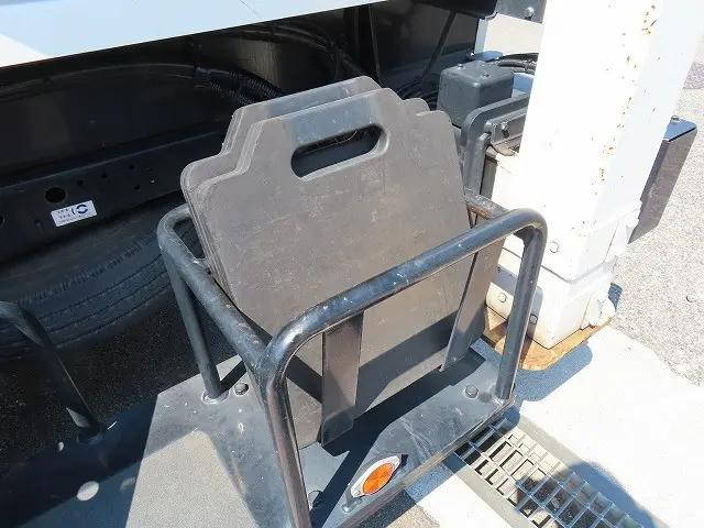 いすゞエルフ高所作業車小型（2t・3t）[写真39]