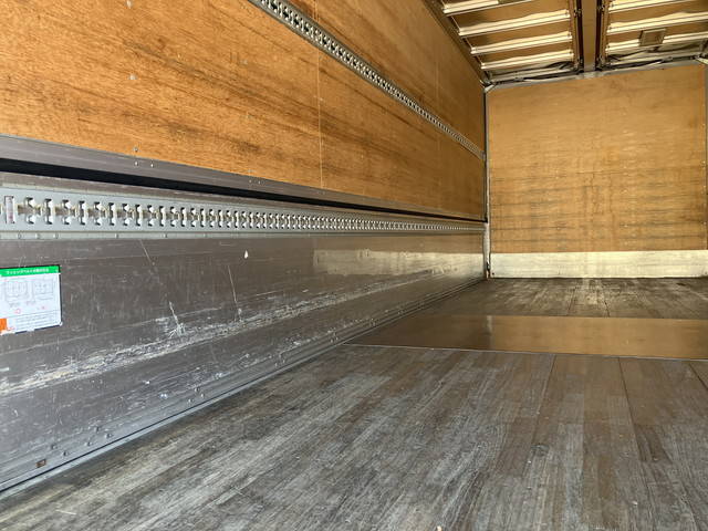 いすゞフォワードアルミウイング中型（4t）[写真18]