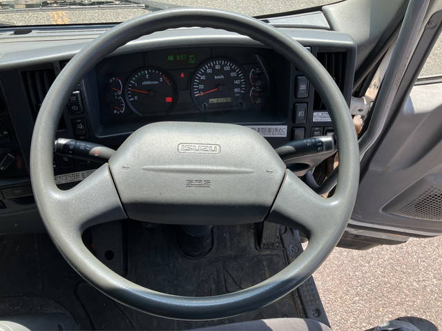 いすゞフォワードアルミウイング中型（4t）[写真36]