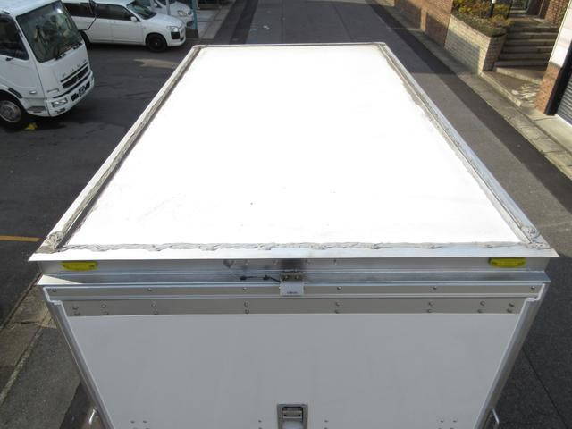 日野デュトロパネルバン小型（2t・3t）[写真12]