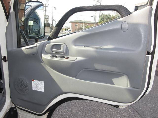 日野デュトロパネルバン小型（2t・3t）[写真23]