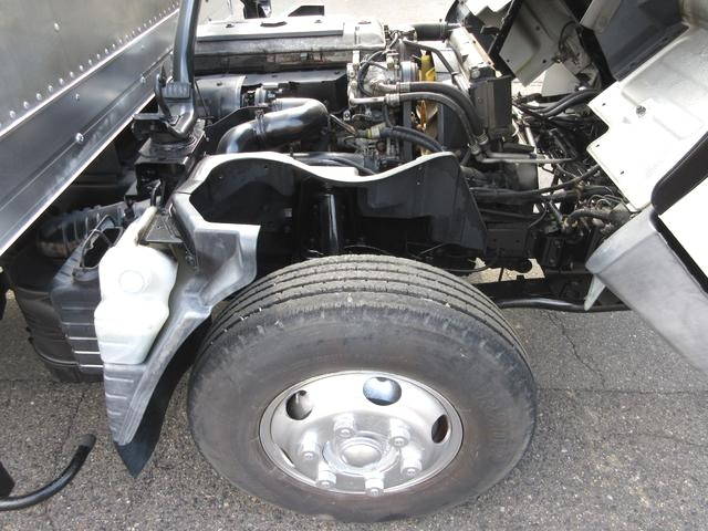 三菱ふそうキャンターアルミバン小型（2t・3t）[写真15]