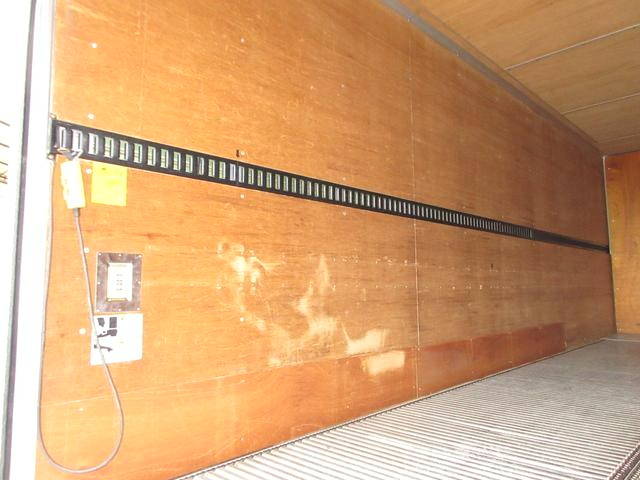 三菱ふそうキャンターアルミバン小型（2t・3t）[写真17]