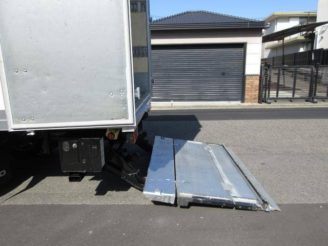 日野デュトロパネルバン小型（2t・3t）[写真16]