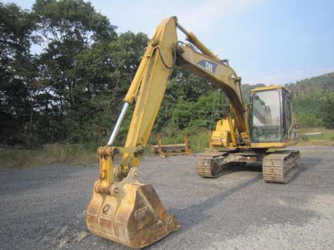 CATユンボ（バックホー）[写真01]