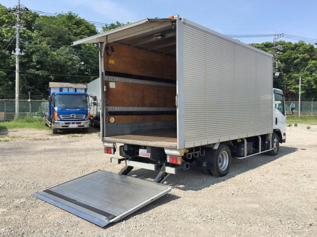 いすゞエルフアルミバン小型（2t・3t）[写真02]