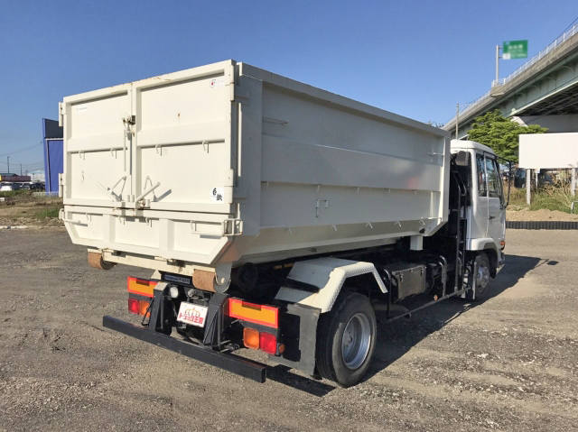 UDトラックスコンドルアームロール中型（4t）[写真02]