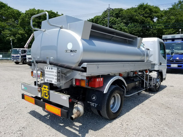 三菱ふそうキャンタータンク車（タンクローリー）小型（2t・3t）[写真02]