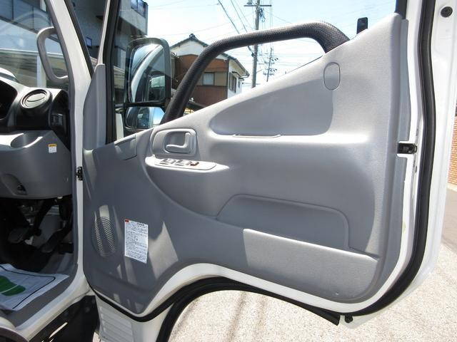日野デュトロパネルバン小型（2t・3t）[写真21]