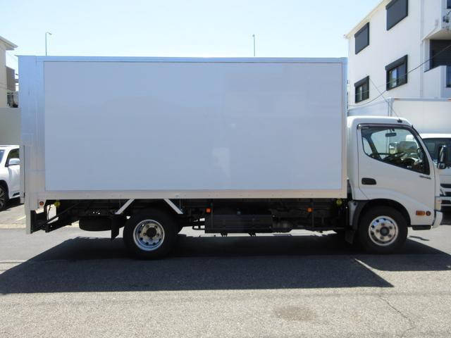 日野デュトロパネルバン小型（2t・3t）[写真09]