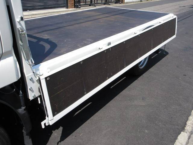 トヨタトヨエース平ボディ小型（2t・3t）[写真16]