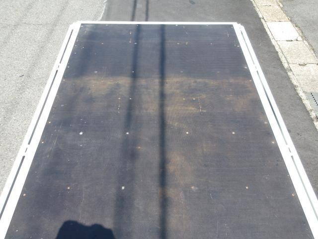 トヨタトヨエース平ボディ小型（2t・3t）[写真17]