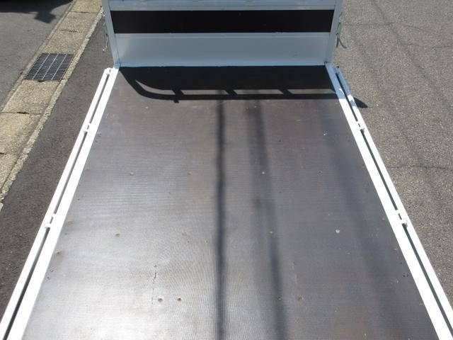 トヨタトヨエース平ボディ小型（2t・3t）[写真18]