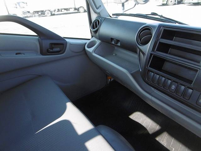 日野デュトロ平ボディ小型（2t・3t）[写真07]