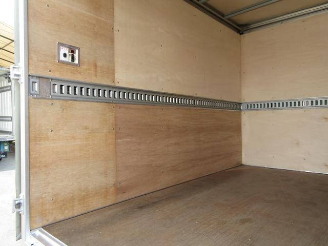 日野デュトロアルミバン小型（2t・3t）[写真10]