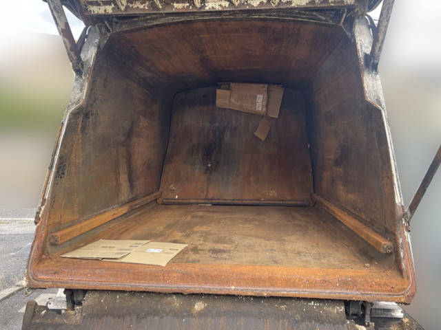 いすゞフォワードパッカー車（塵芥車）増トン（6t・8t）[写真12]