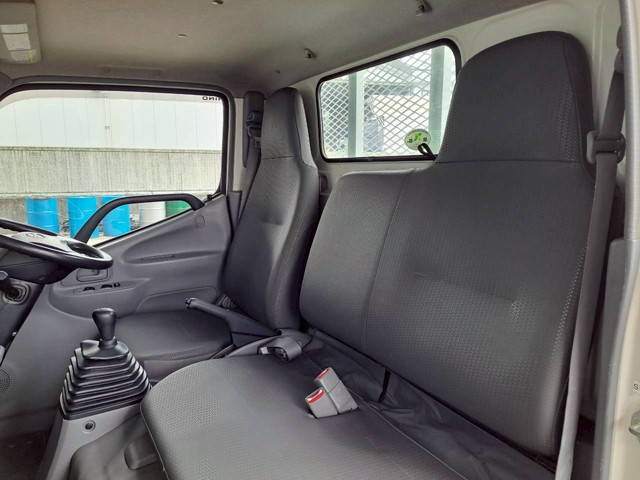 日野デュトロ平ボディ小型（2t・3t）[写真13]