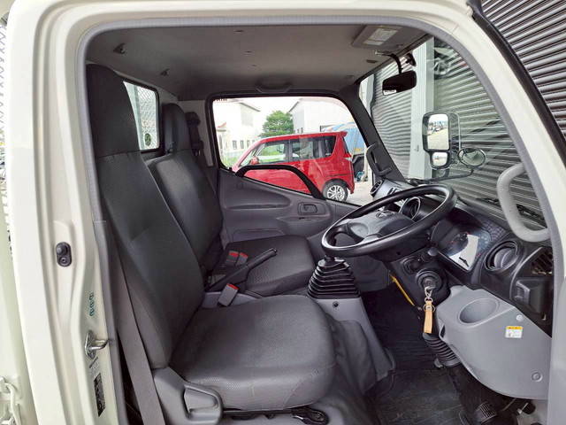 日野デュトロ平ボディ小型（2t・3t）[写真09]