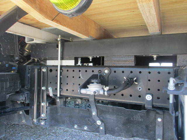 いすゞエルフ平ボディ小型（2t・3t）[写真11]