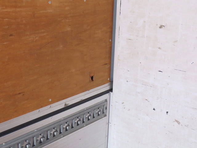 日野レンジャーアルミウイング中型（4t）[写真28]