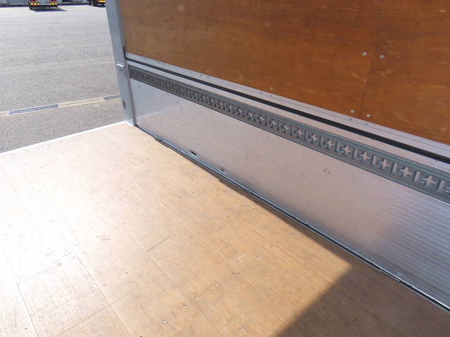 日野レンジャーアルミウイング中型（4t）[写真30]