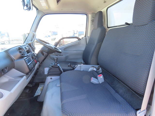 日野デュトロ冷凍車（冷蔵車）小型（2t・3t）[写真16]