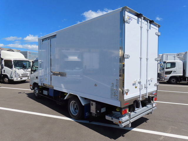 日野デュトロ冷凍車（冷蔵車）小型（2t・3t）[写真04]