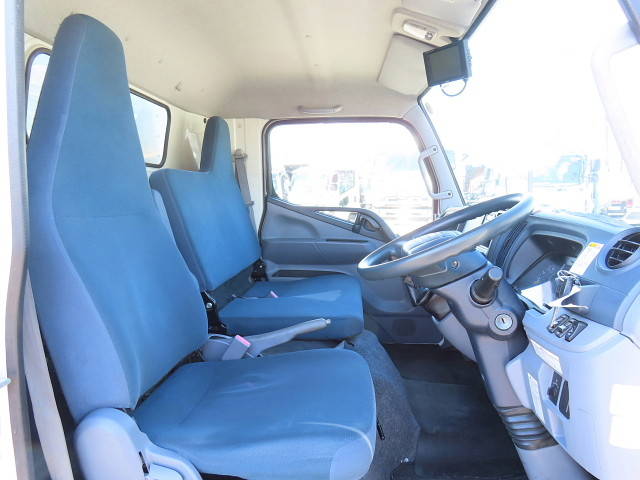 三菱ふそうキャンターアルミバン小型（2t・3t）[写真18]