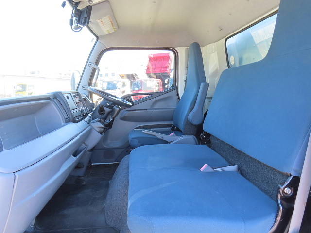 三菱ふそうキャンターアルミバン小型（2t・3t）[写真19]