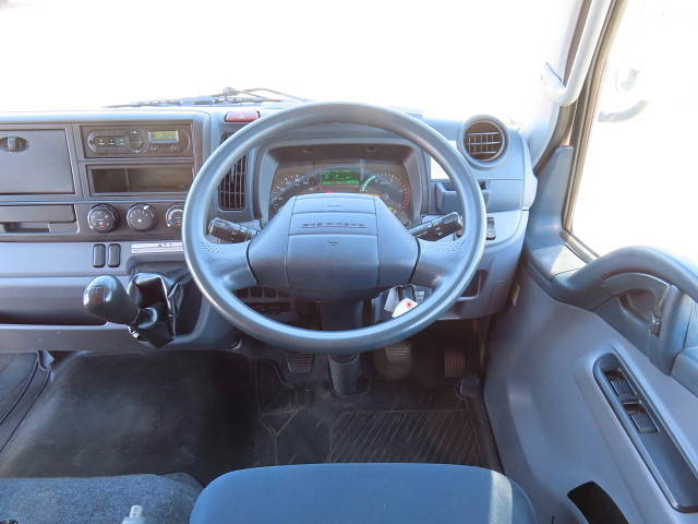 三菱ふそうキャンターアルミバン小型（2t・3t）[写真21]