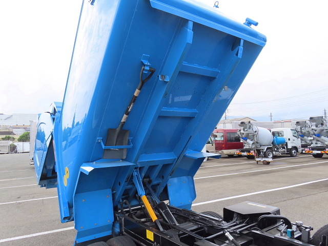 いすゞエルフパッカー車（塵芥車）小型（2t・3t）[写真30]