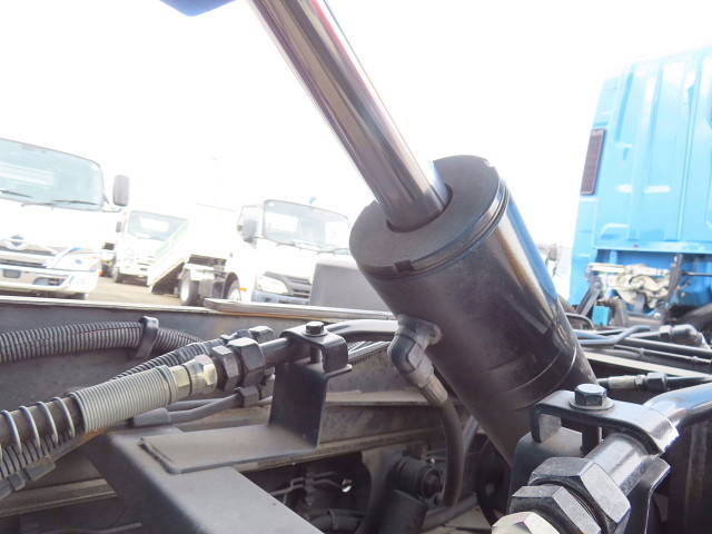 いすゞエルフパッカー車（塵芥車）小型（2t・3t）[写真31]