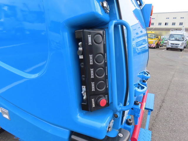 いすゞエルフパッカー車（塵芥車）小型（2t・3t）[写真34]