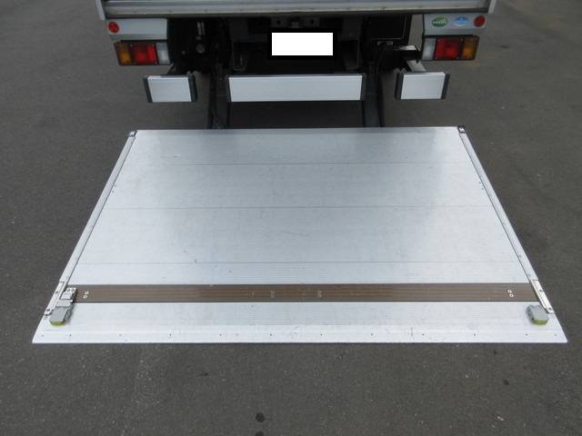 いすゞエルフアルミバン小型（2t・3t）[写真09]