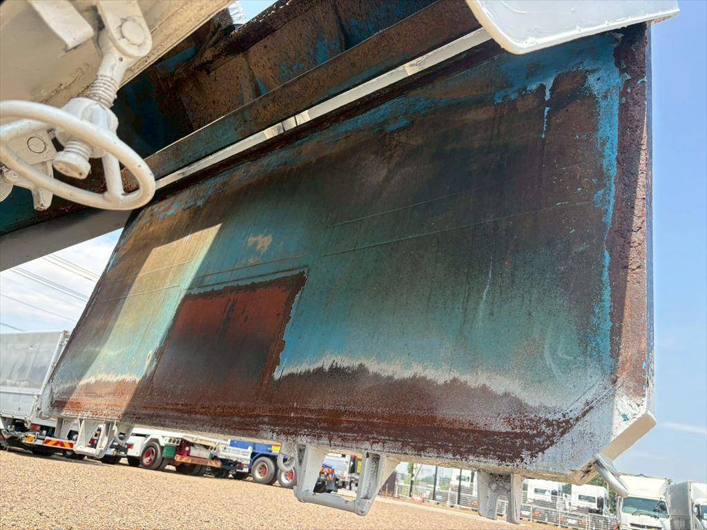 三菱ふそうスーパーグレート深ダンプ（土砂禁ダンプ）大型（10t）[写真13]