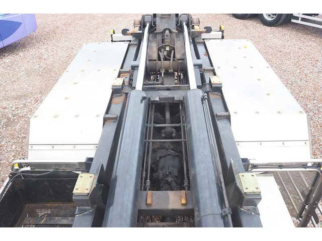 UDトラックスクオンコンテナ専用車大型（10t）[写真21]