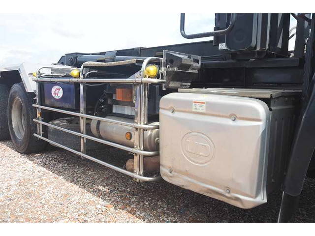 UDトラックスクオンコンテナ専用車大型（10t）[写真24]