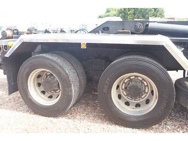 UDトラックスクオンコンテナ専用車大型（10t）[写真25]