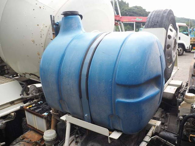 三菱ふそうファイターミキサー車（コンクリートミキサー）中型（4t）[写真11]