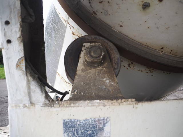 三菱ふそうファイターミキサー車（コンクリートミキサー）中型（4t）[写真23]